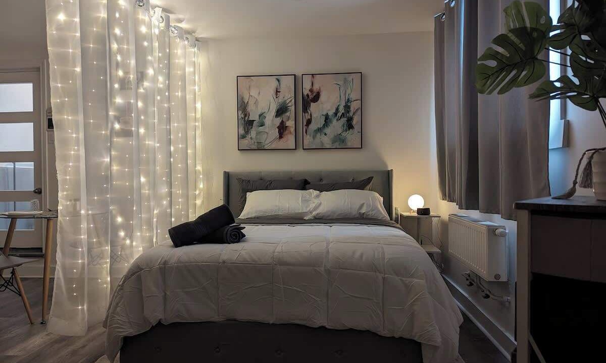 Photo of Bedroom in Cote-Des-Neiges—Notre-Dame-De-Grace