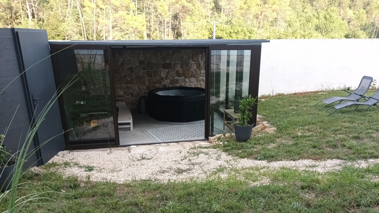 Photo of Patio Balcony in Salavas