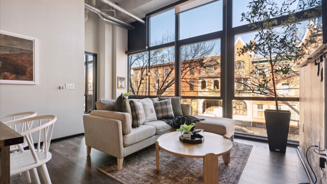 Photo of Livingroom in Fairmount