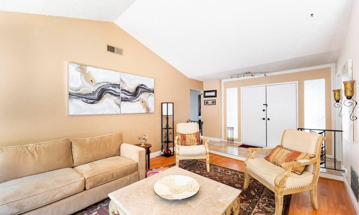 Photo of Livingroom in Southeastern Sacramento