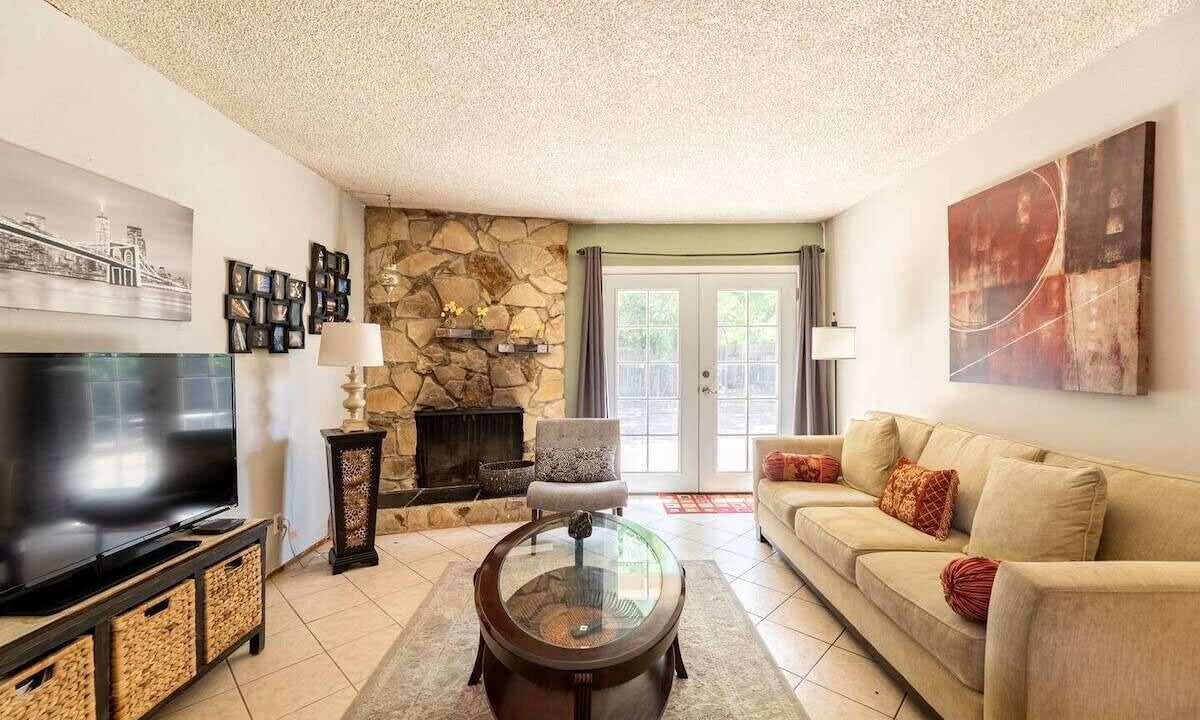 Photo of Livingroom in Southeastern Sacramento