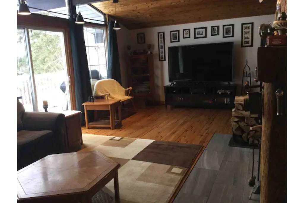 Photo of Livingroom in McMurrich/Monteith