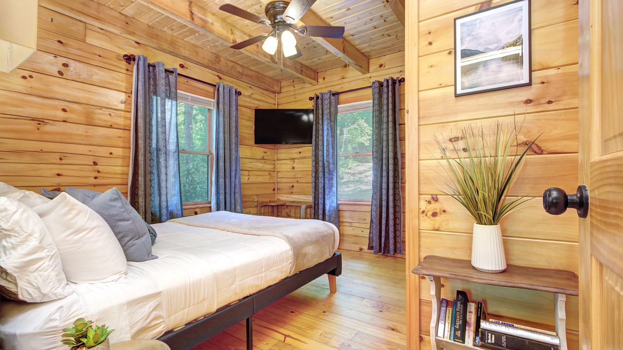 Photo of Bedroom in Lake Lure