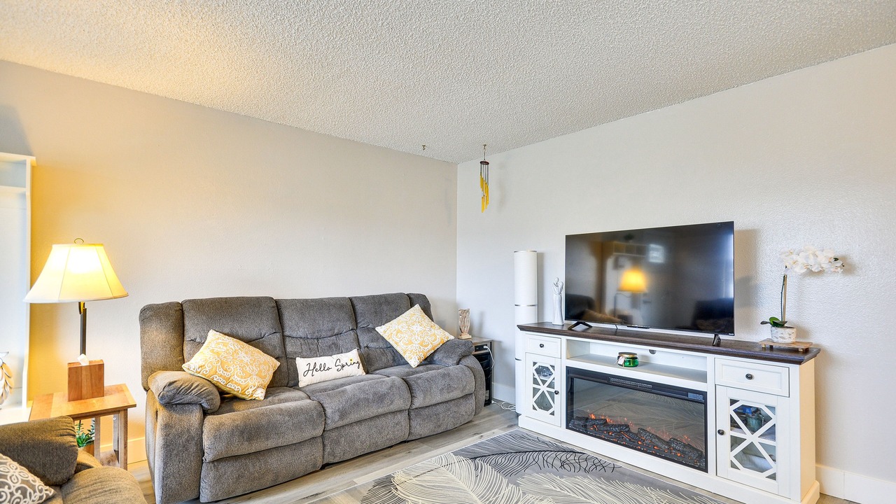 Photo of Livingroom in Evergreen