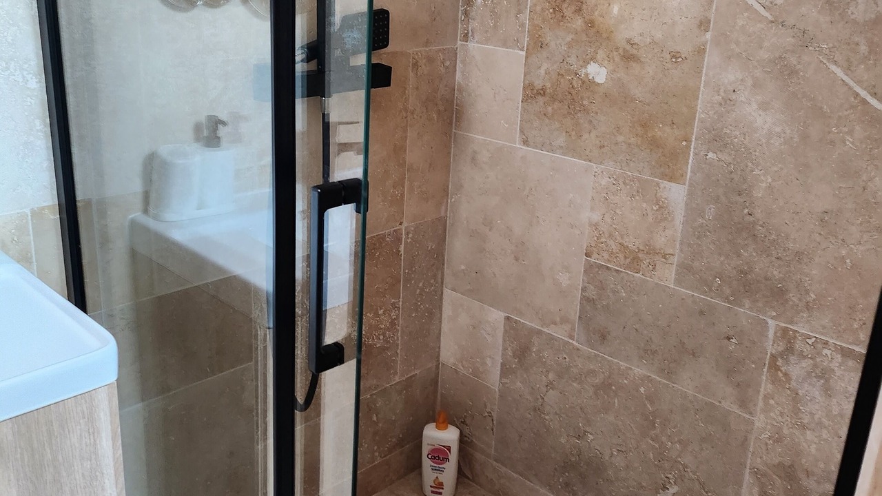 Photo of Bathroom in Ballan-Mire