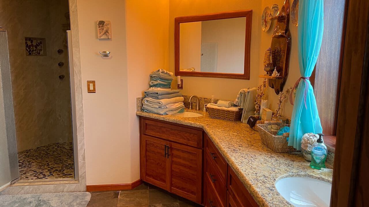 Photo of Bathroom in Hilo