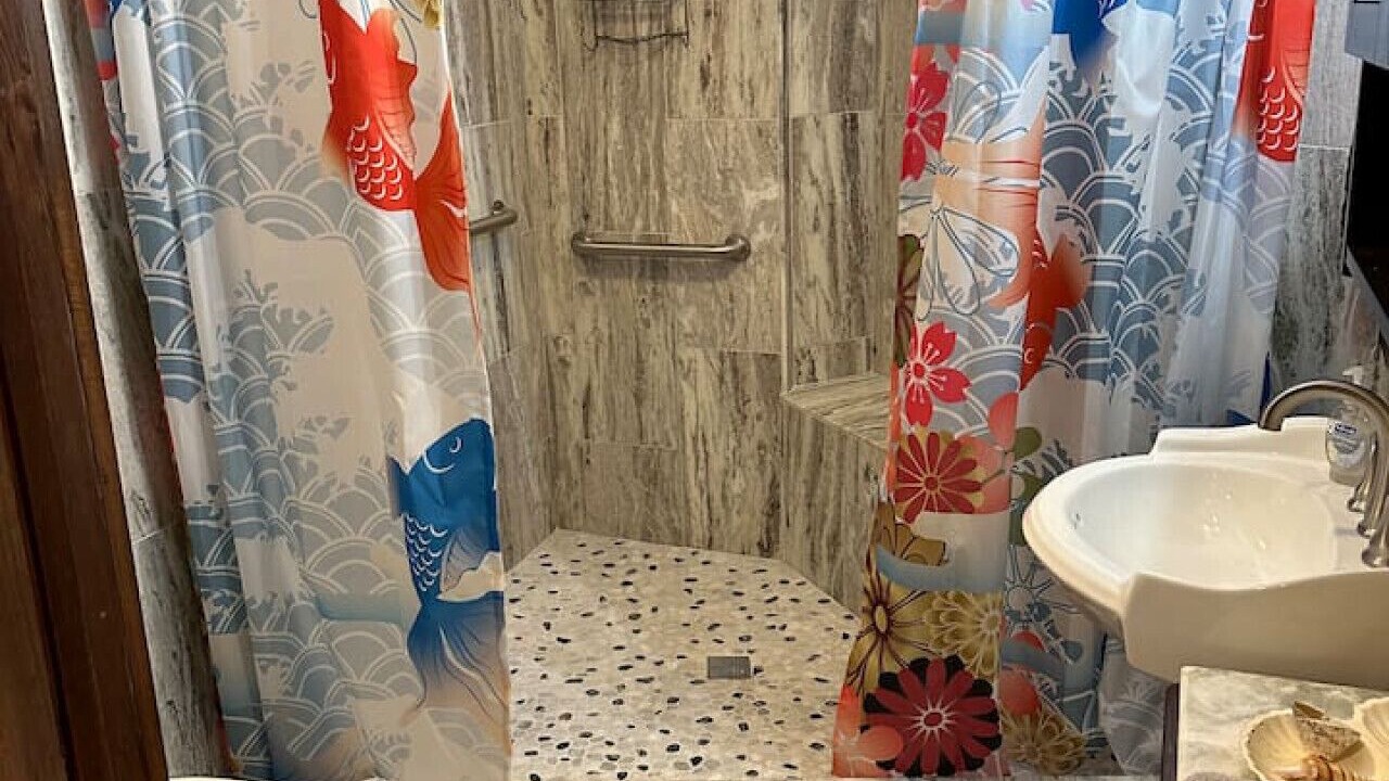Photo of Bathroom in Hilo