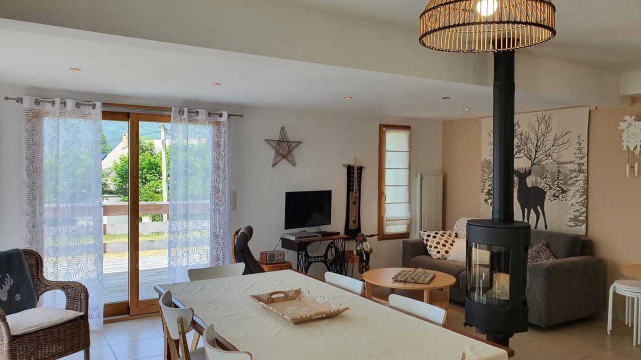 Photo of Livingroom in Saint-Andre-d'Embrun