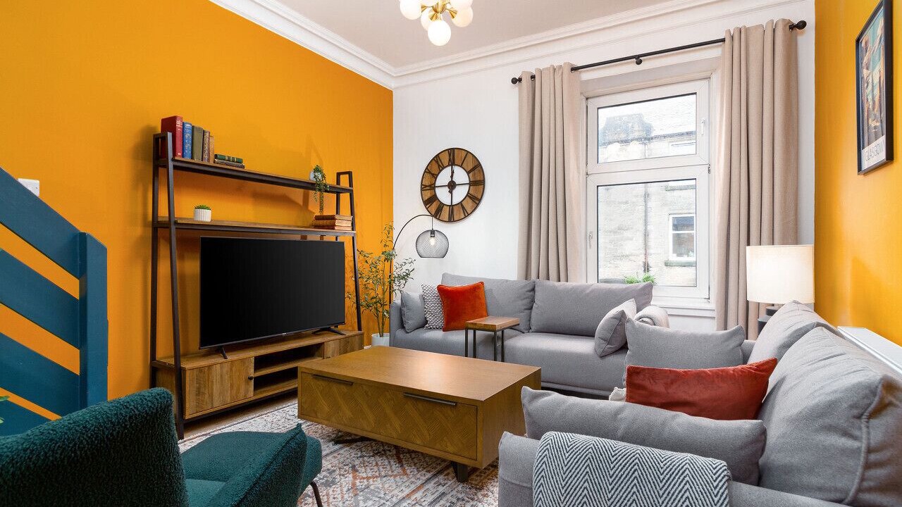 Photo of Livingroom in Tillicoultry