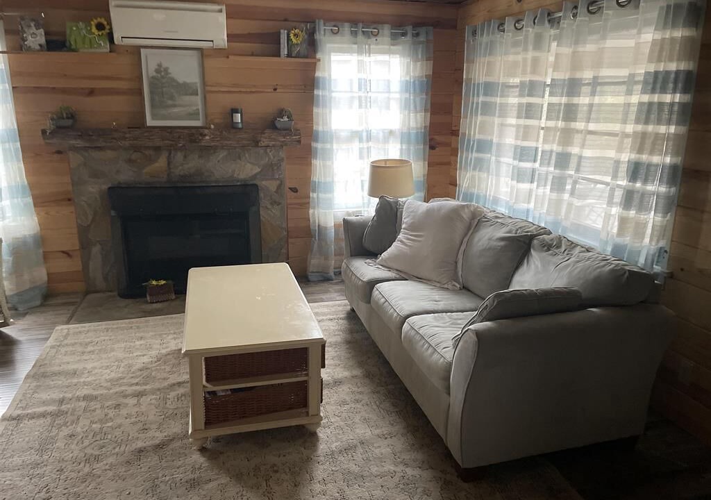Photo of Livingroom in Jones Mills