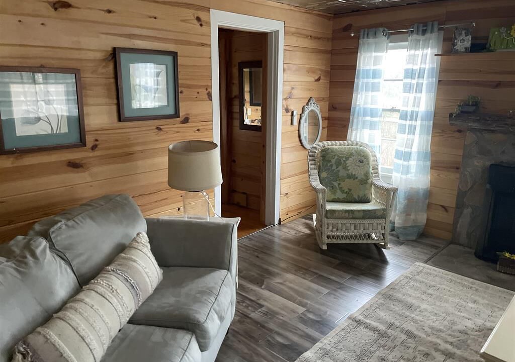 Photo of Livingroom in Jones Mills