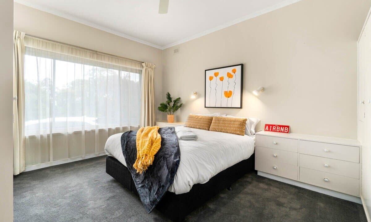 Photo of Bedroom in Bellevue Heights