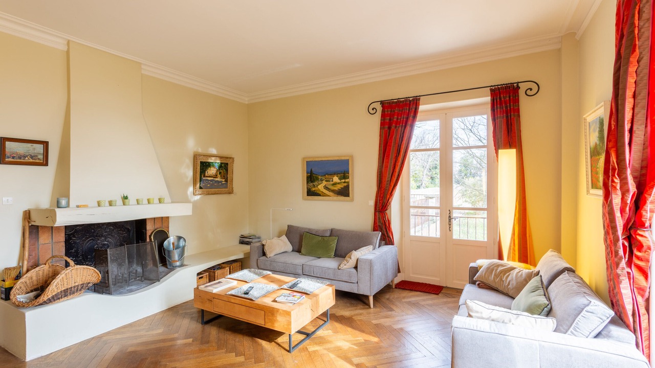 Photo of Livingroom in Orange