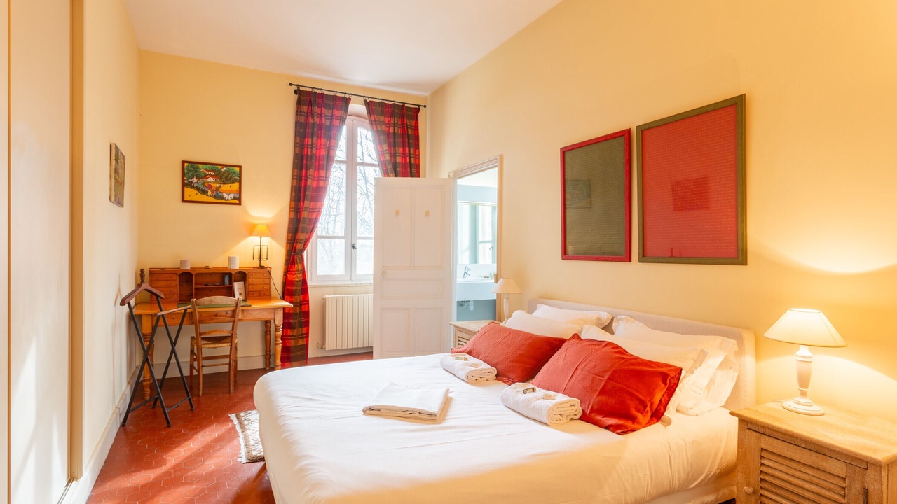 Photo of Bedroom in Orange