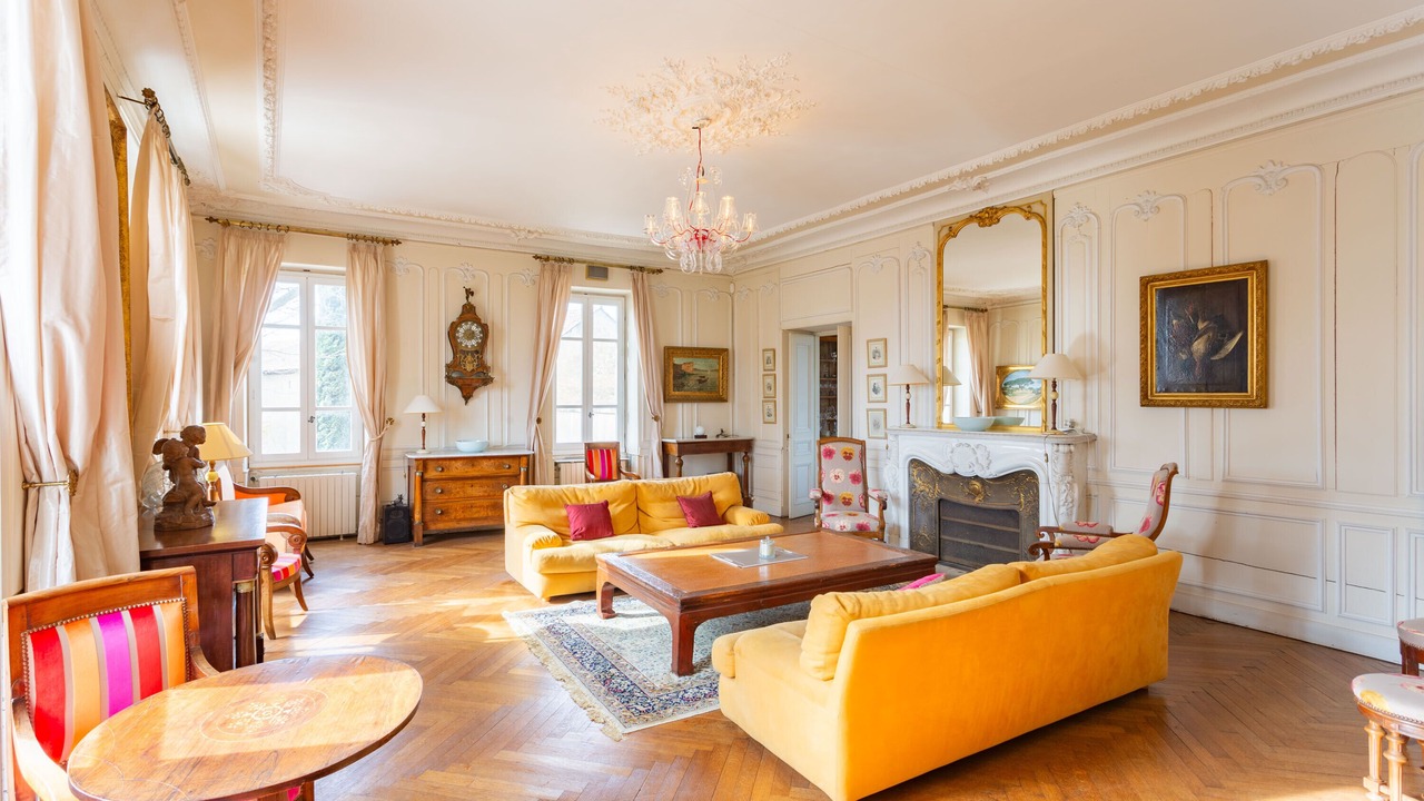 Photo of Livingroom in Orange