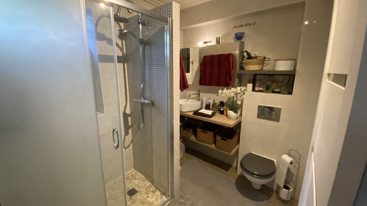 Photo of Bathroom in Carrieres-sur-Seine