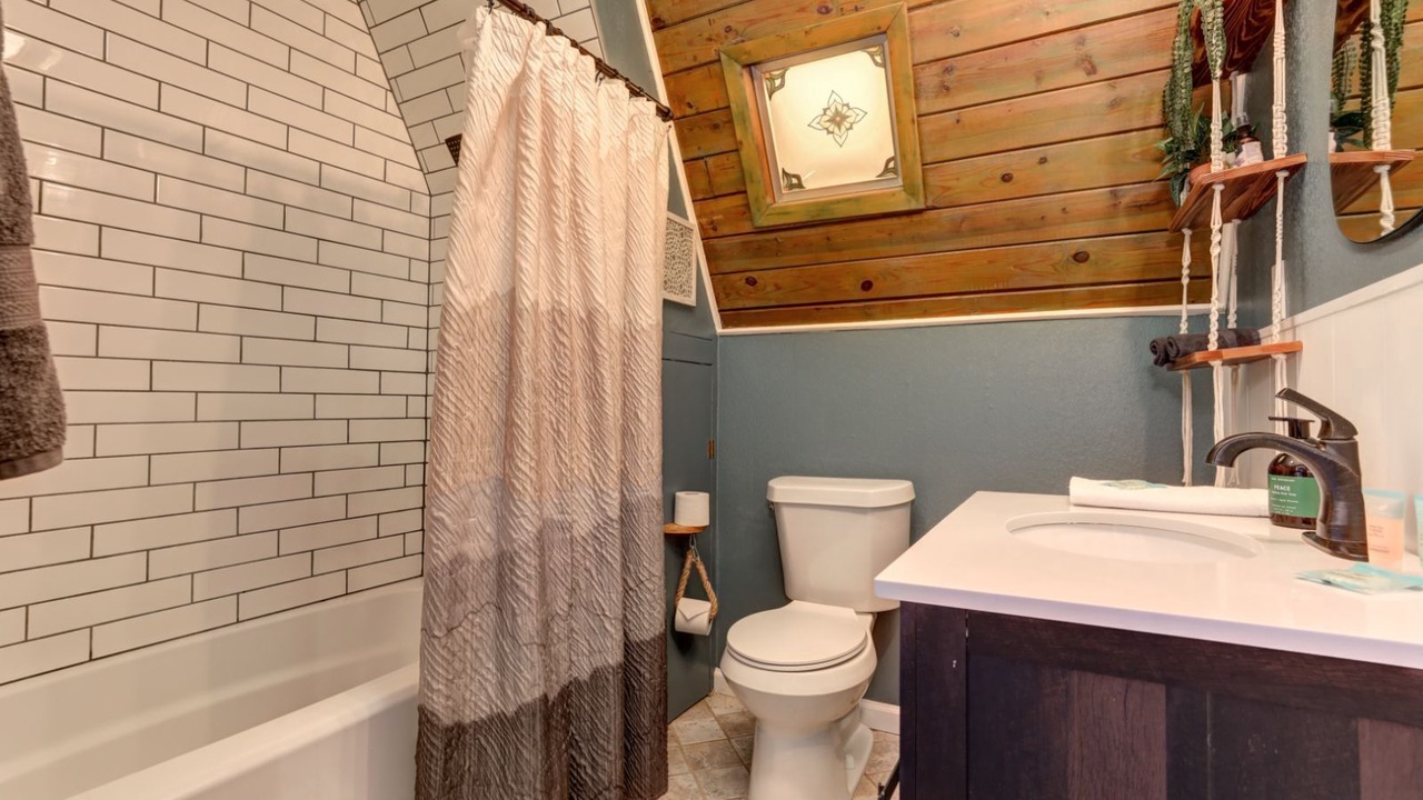 Photo of Bathroom in Tate