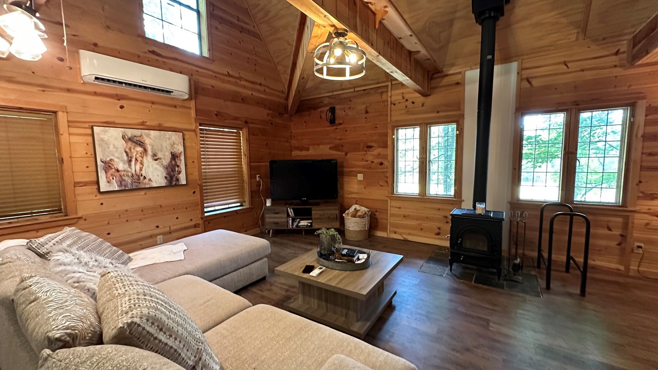 Photo of Livingroom in Center Ridge