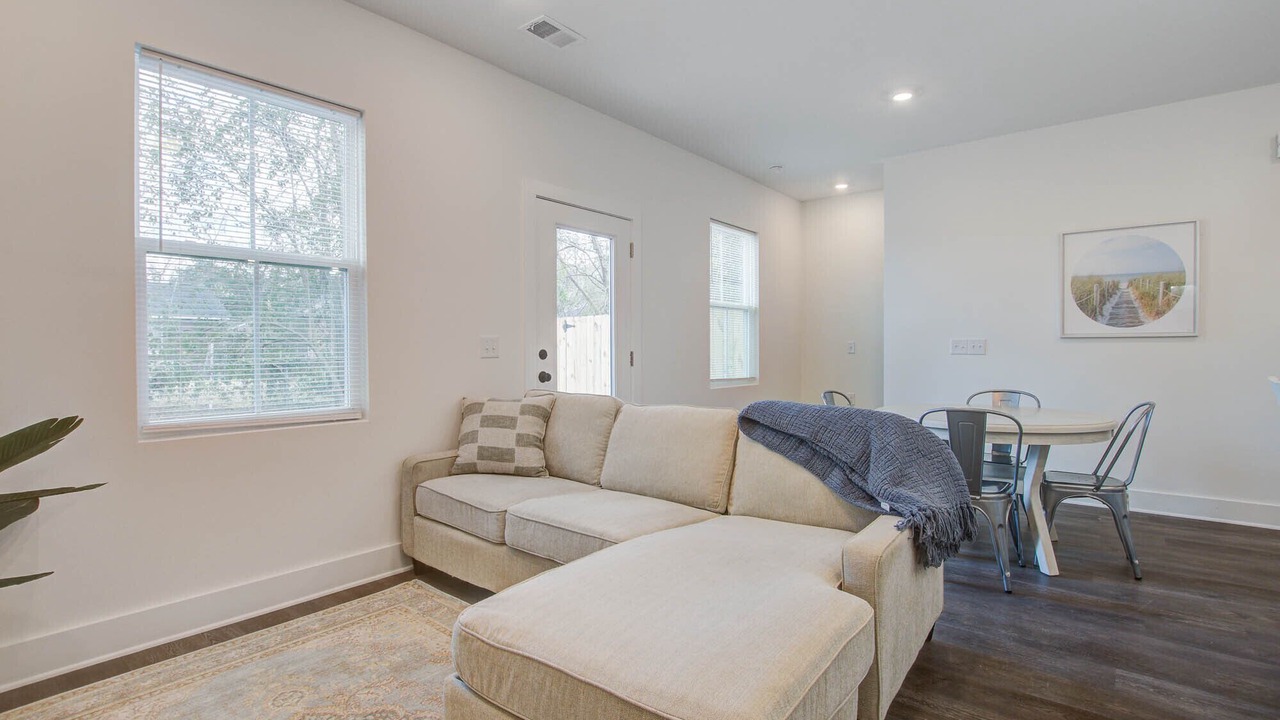 Photo of Livingroom in Hanahan