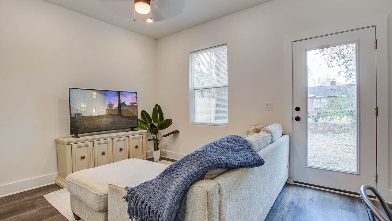 Photo of Livingroom in Hanahan