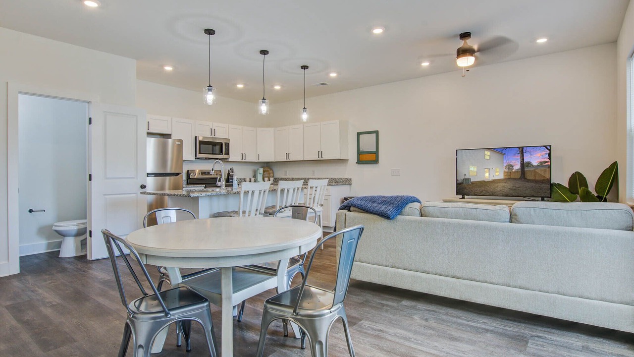 Photo of Livingroom in Hanahan