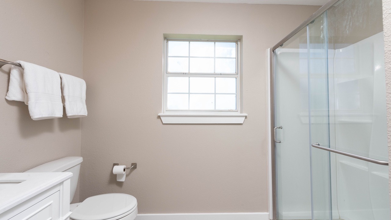 Photo of Bathroom in Luling