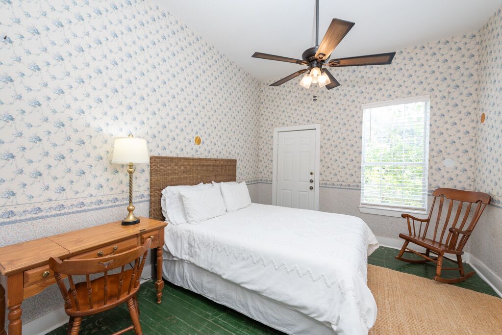 Photo of Bedroom in Luling
