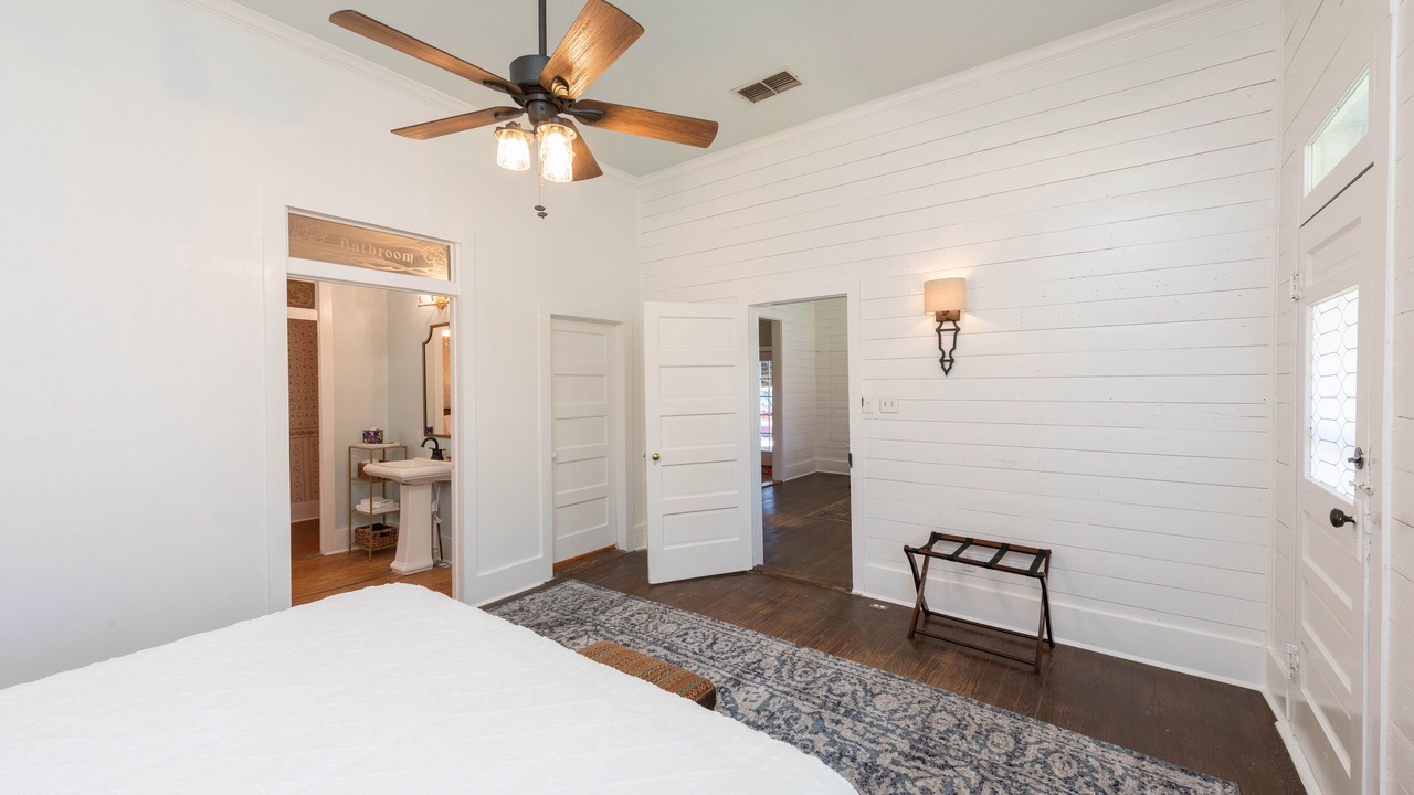 Photo of Bedroom in Luling