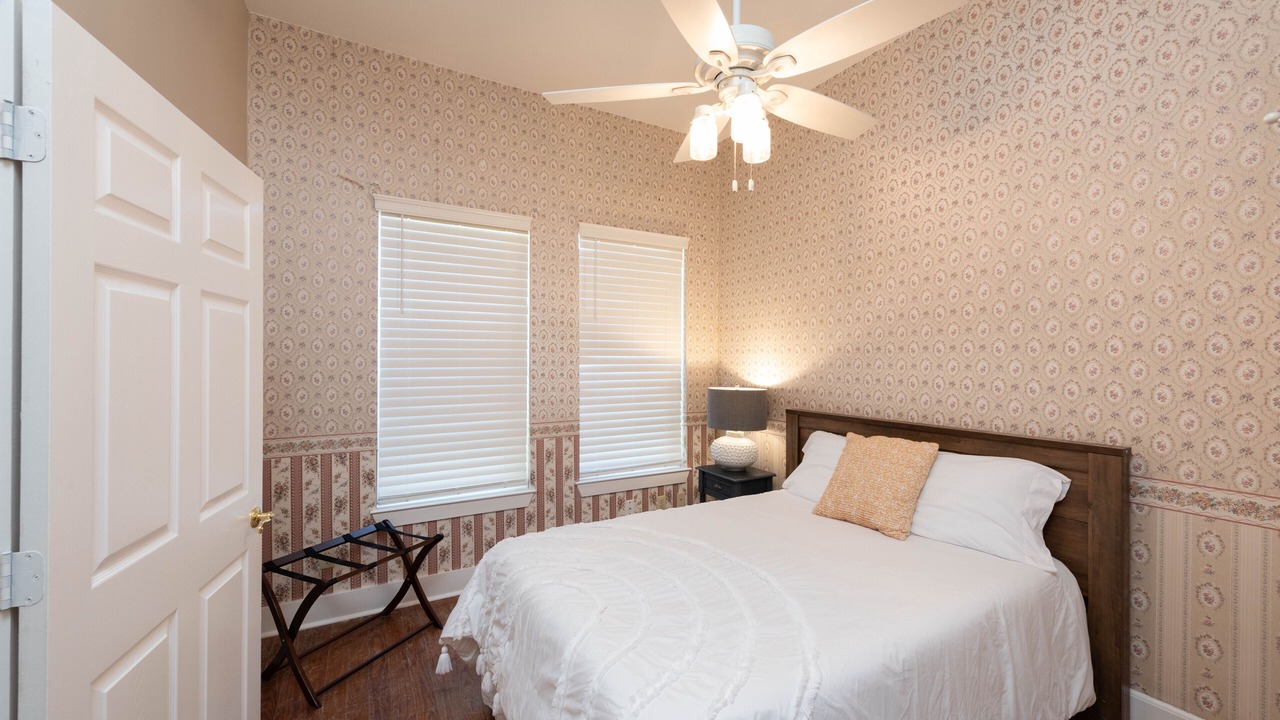 Photo of Bedroom in Luling