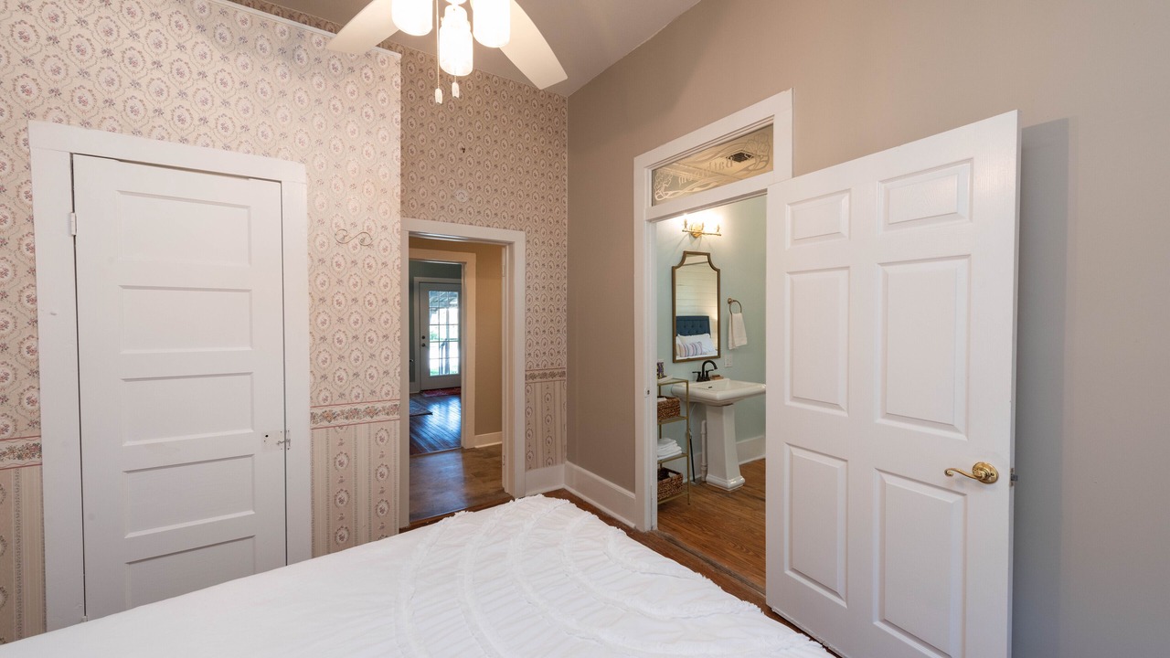Photo of Bedroom in Luling