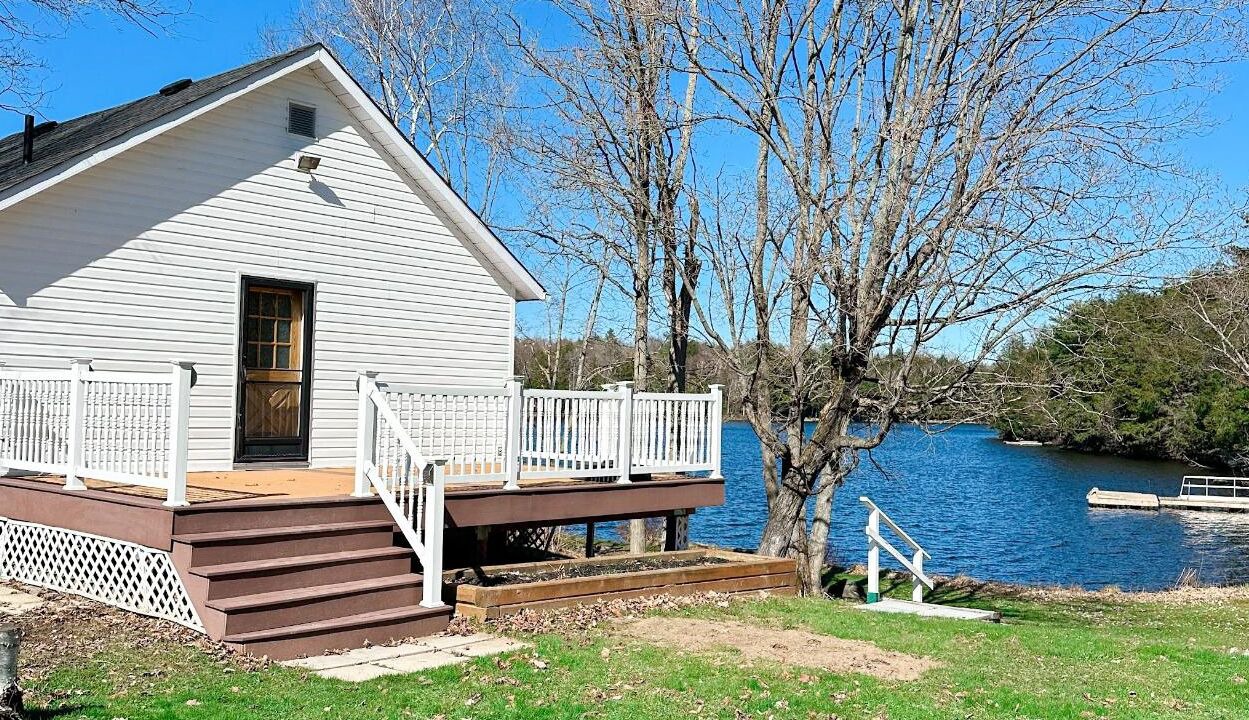 Photo of Outdoor in McKellar