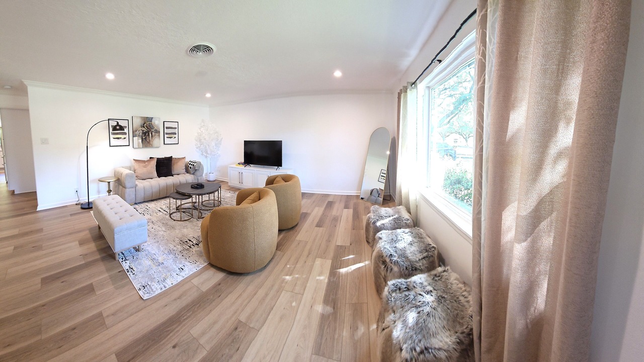 Photo of Livingroom in Westbury