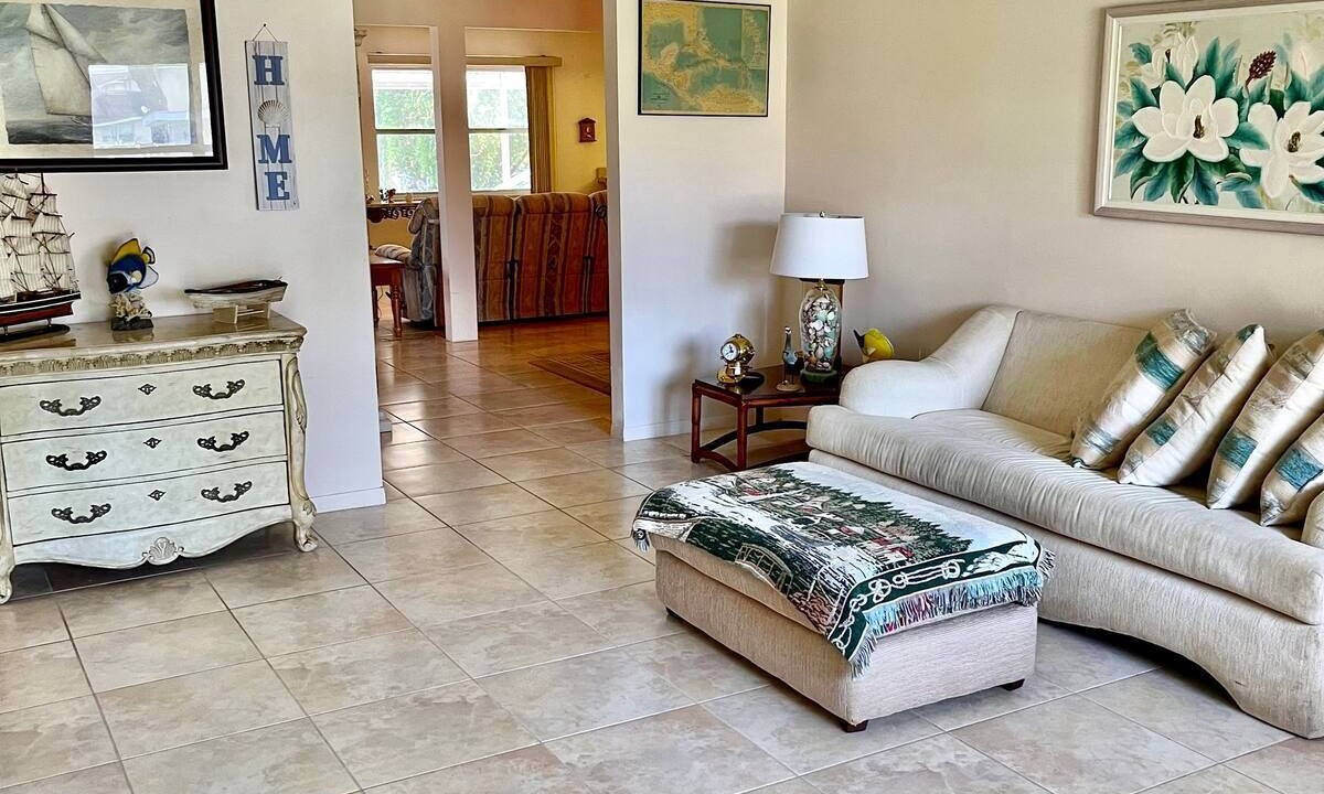 Photo of Livingroom in Springs at Kings Bay