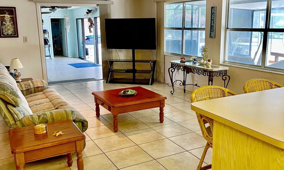 Photo of Livingroom in Springs at Kings Bay