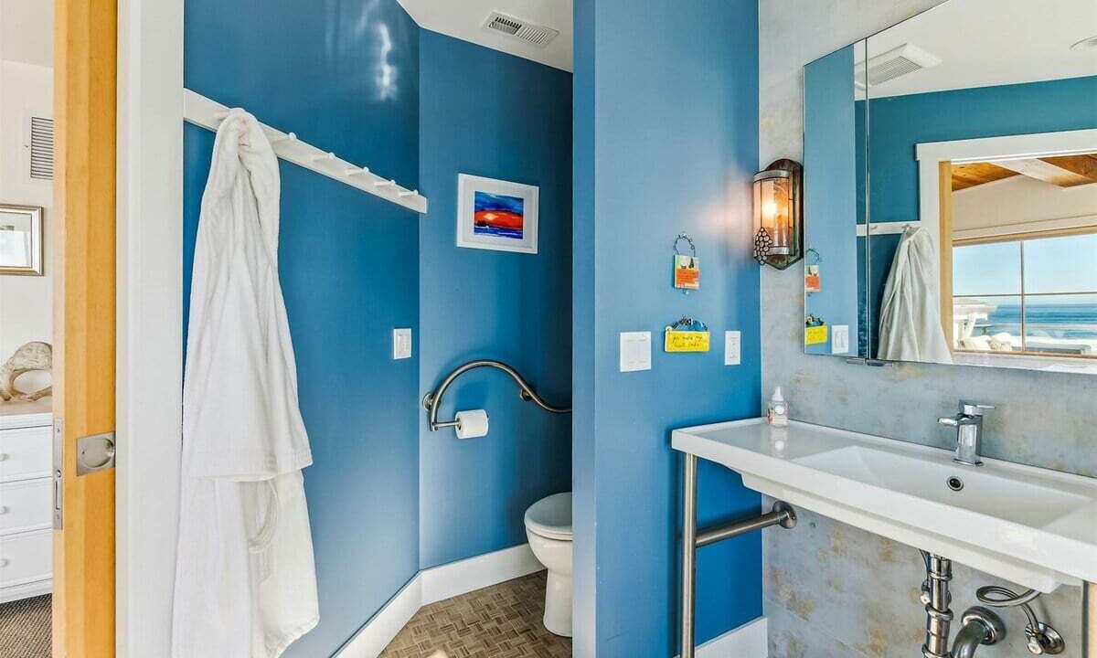 Photo of Bathroom in Arch Cape
