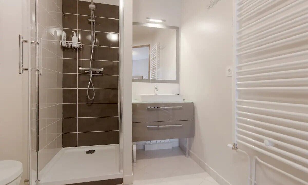 Photo of Bathroom in Puteaux