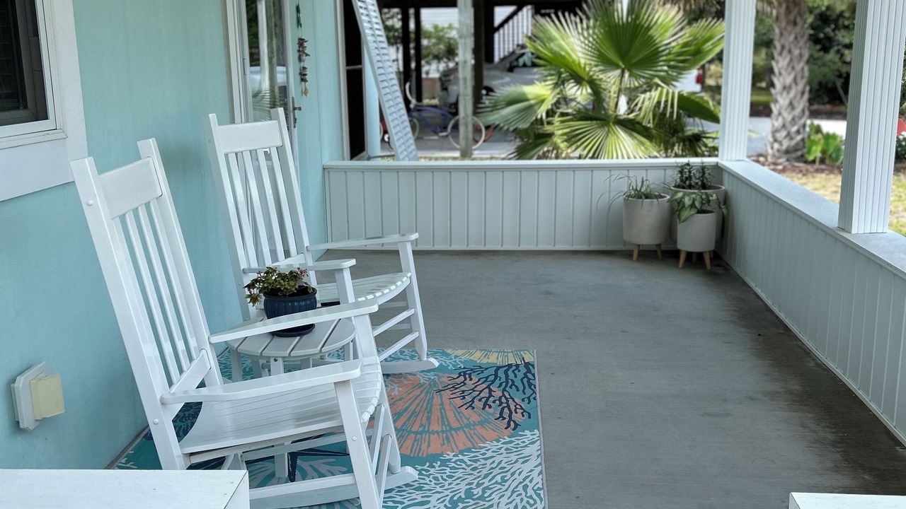 Photo of Patio Balcony in Tranquil Harbour