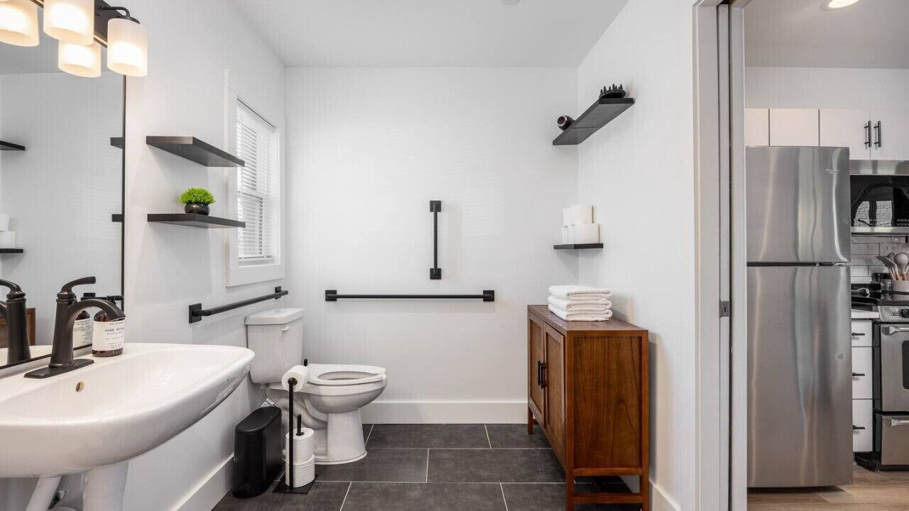 Photo of Bathroom in Hillsboro Village