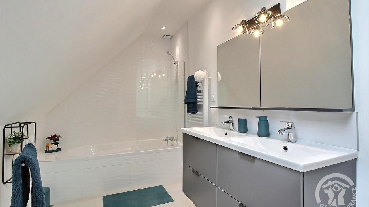 Photo of Bathroom in Dinan