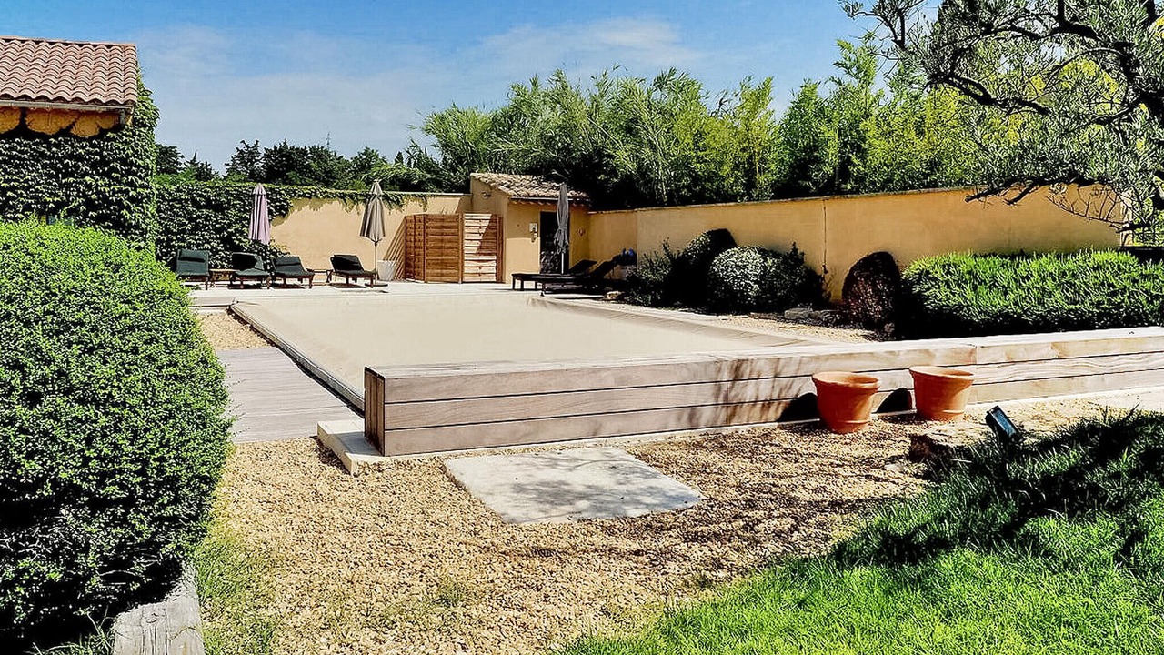 Photo of Others in Violes