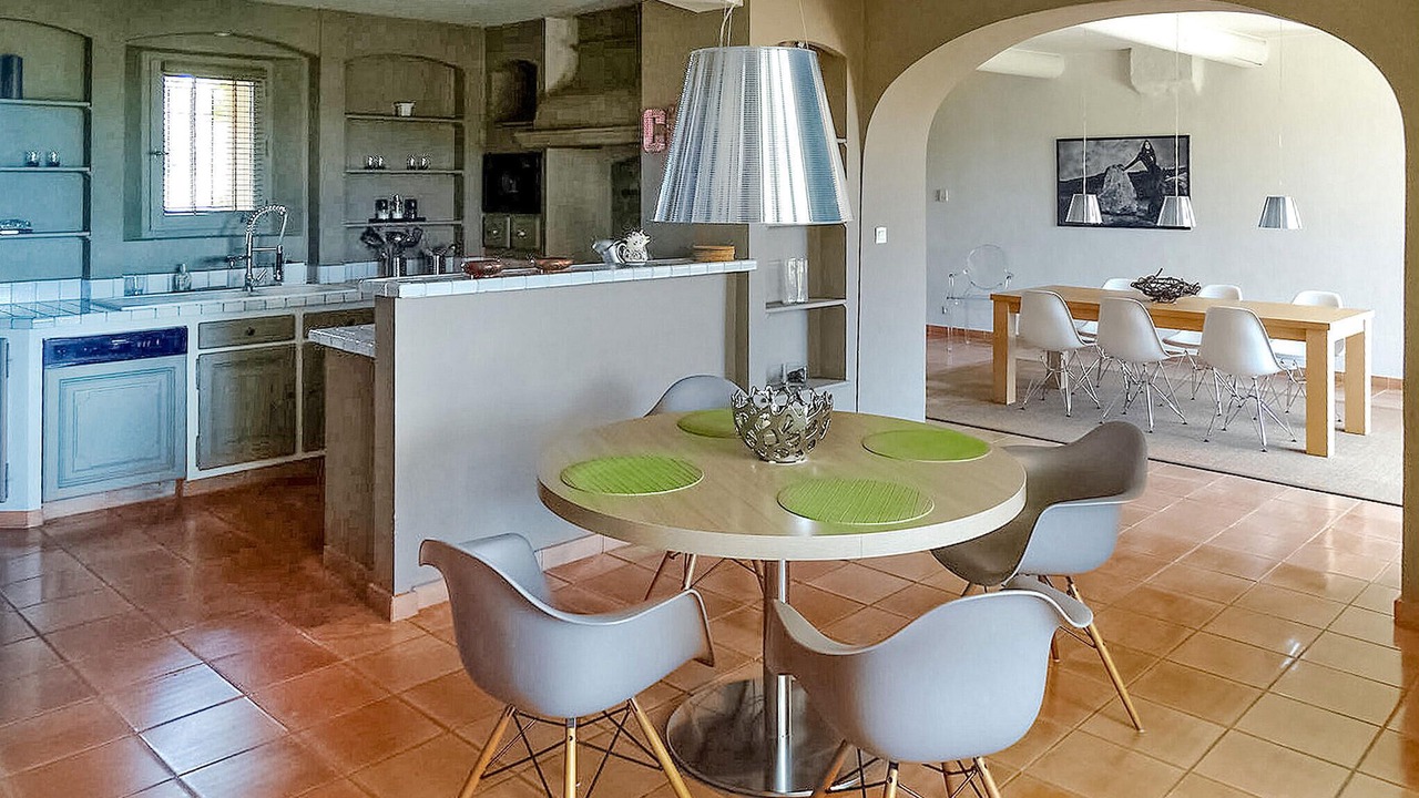 Photo of Others in Violes