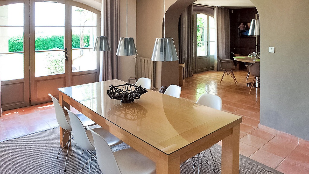 Photo of Others in Violes