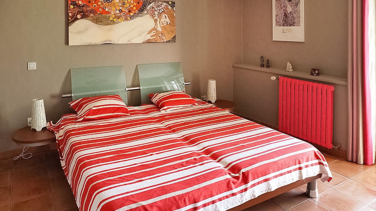 Photo of Others in Violes