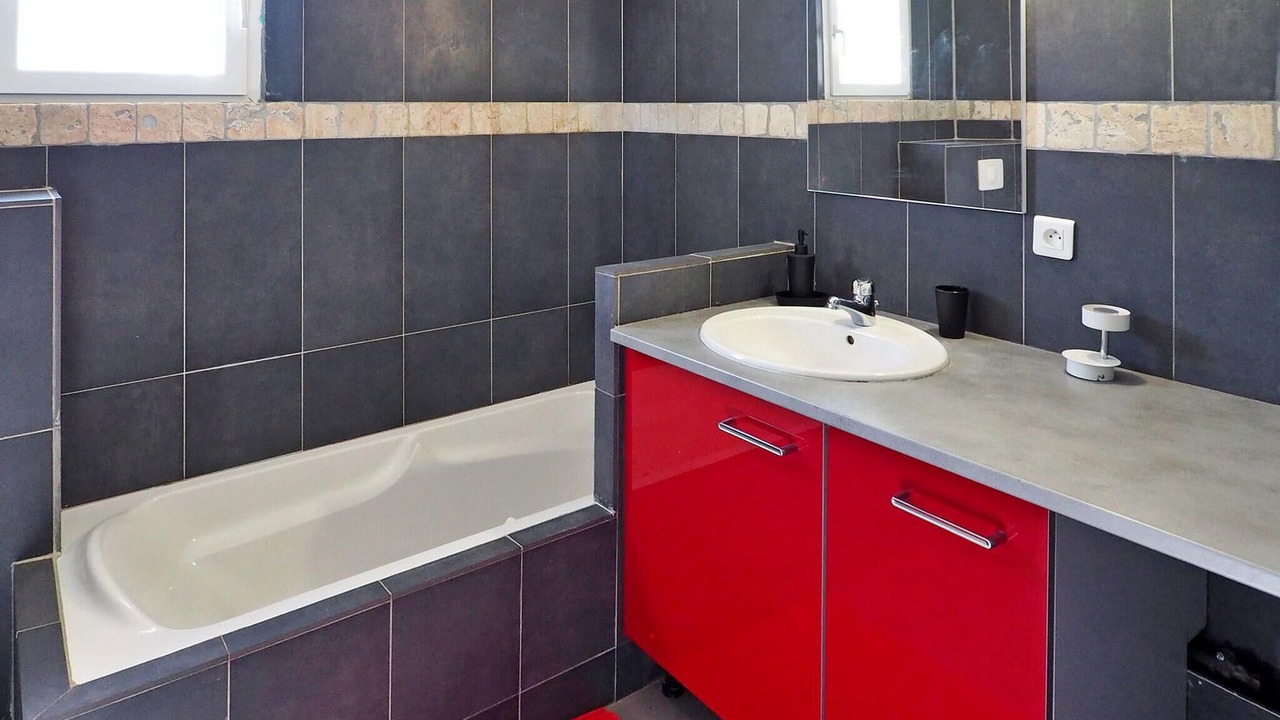 Photo of Bathroom in Eyragues