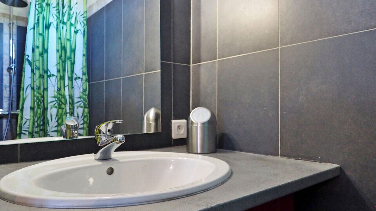 Photo of Bathroom in Eyragues