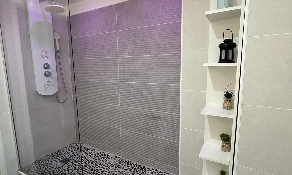 Photo of Bathroom in Saint-Lazare