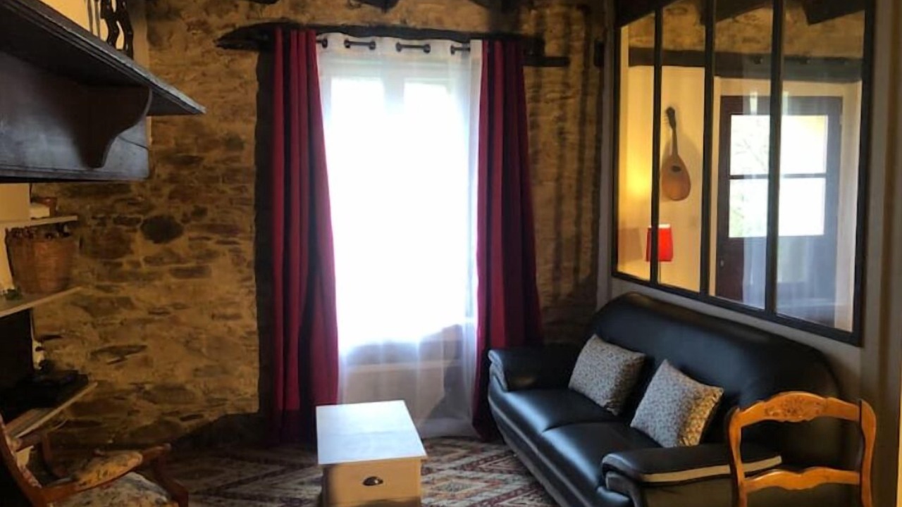 Photo of Livingroom in Saint-Pierre-de-Trivisy