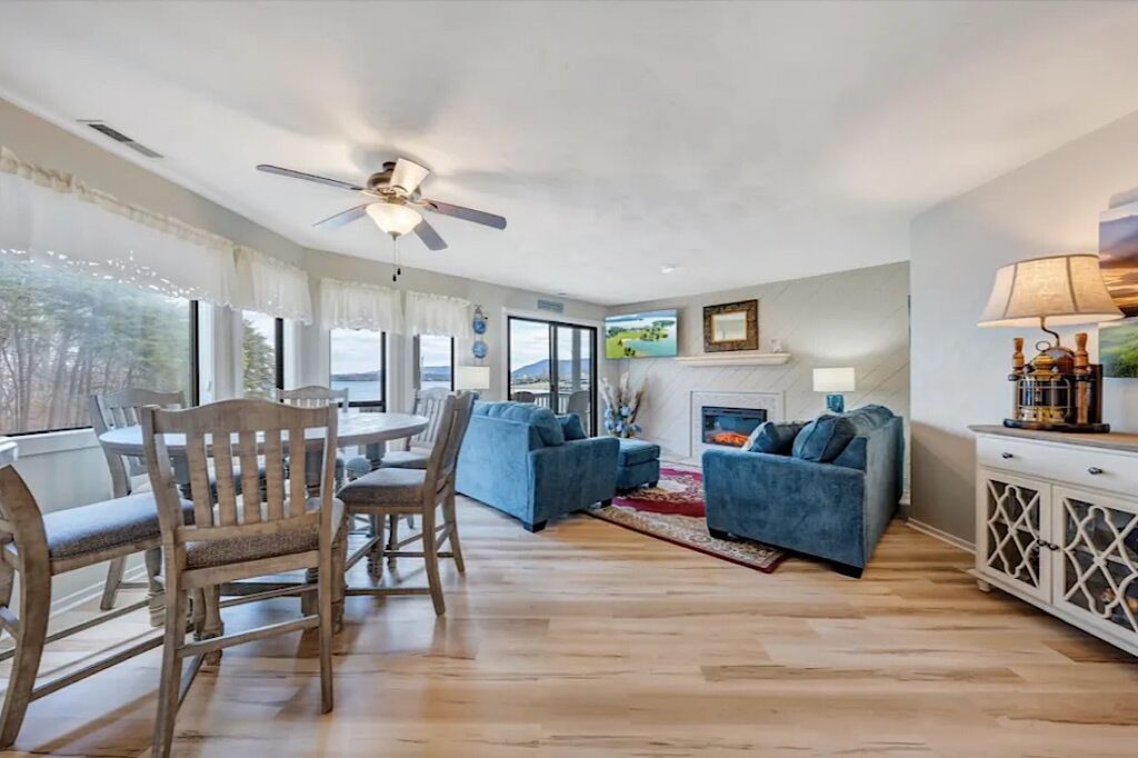 Photo of Livingroom in Smith Mountain Lake