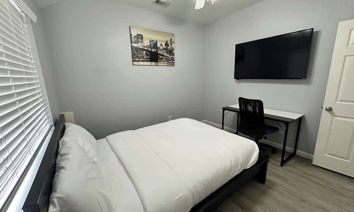 Photo of Bedroom in Garland