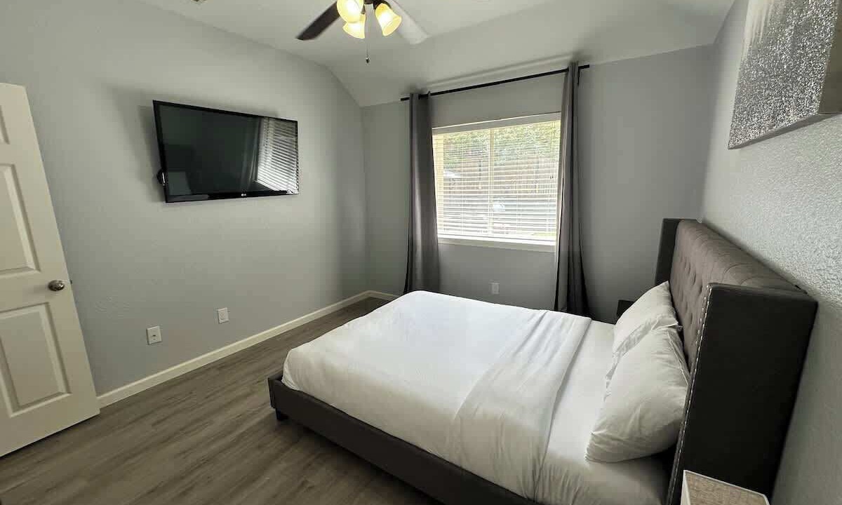 Photo of Bedroom in Garland